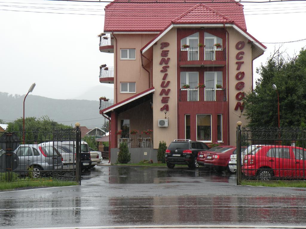 Pensiunea Octogon Piatra Neamţ Exteriér fotografie