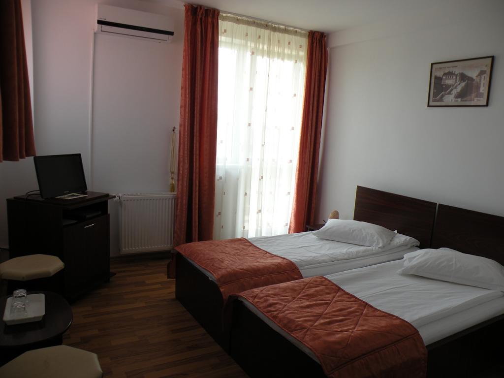 Pensiunea Octogon Piatra Neamţ Pokoj fotografie