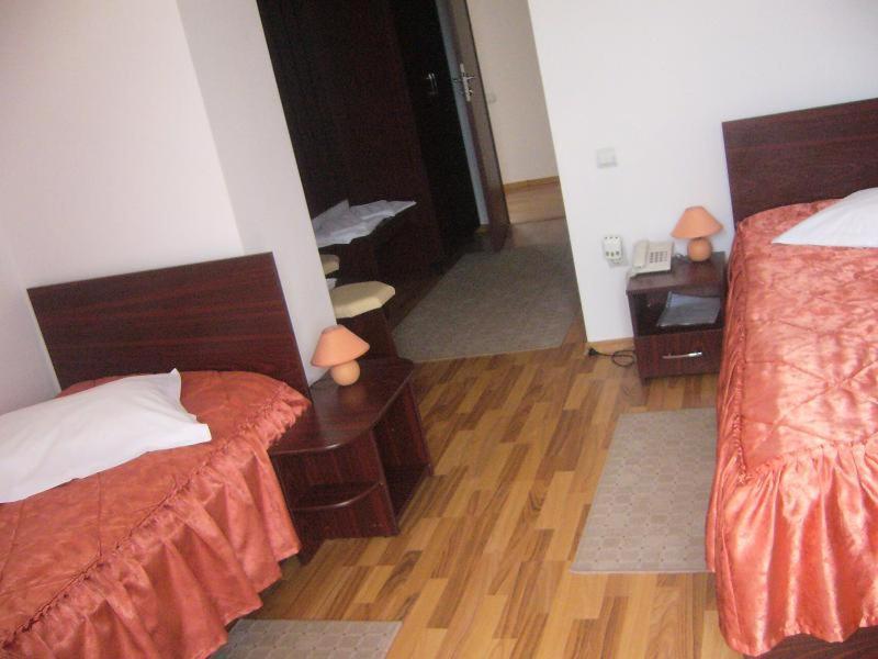 Pensiunea Octogon Piatra Neamţ Exteriér fotografie